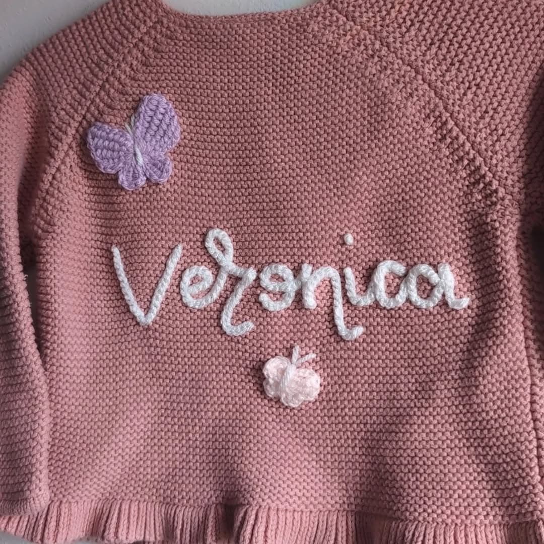 Instagram post: 🦋 V e r o n i c a 💜

Knit Details 
🪡 Pink Knit ...