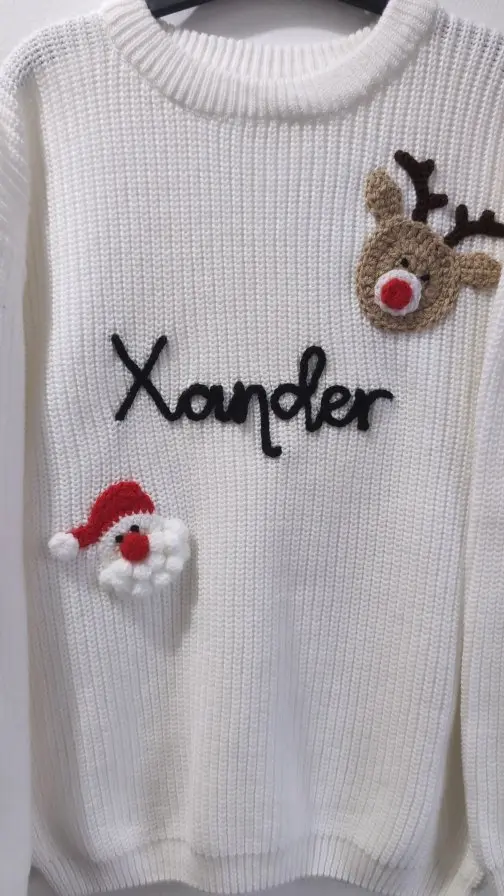 🎅🏻 X a n d e r 🦌

Knit Details 
🪡 White Knit 
🧶 Black Embroidery 
🪡 Add on - Santa and Reindee