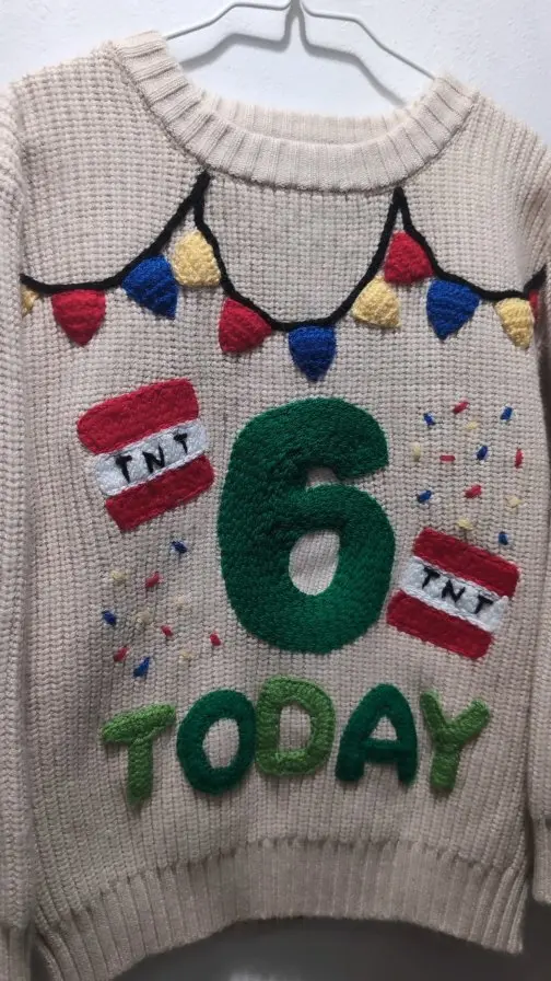 🎈🎈 A VERY SPECIAL KNIT 🎈🎈

A super special sweet keepsake requested and the design drawn by my 6